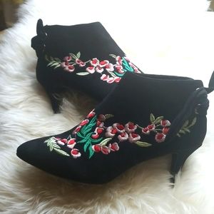 Ashro | Embroidered Black